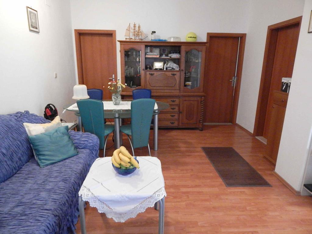 Apartment Lara Макарска Стая снимка