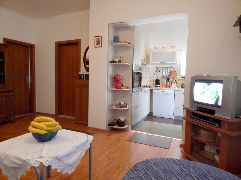 Apartment Lara Макарска Стая снимка